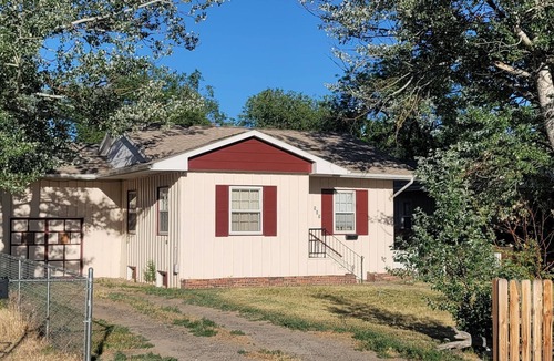 Riverton House | Super Clean, Bright and Comfy 2BD Home in Riverton