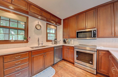 Iowa City House | Super close to everything! 5 bedrooms close to Hawkeye events & the Hospital