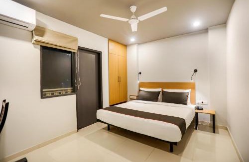 Baraula Hotel | Super Collection O Le Noida Hotel Near Sector 76 Metro Station