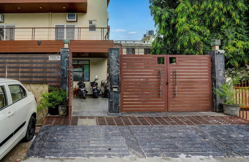 Noida House | Super Collection O Sector 55 Noida