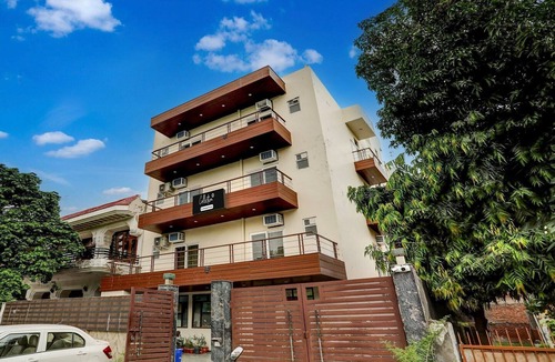 Noida House | Super Collection O Sector 55 Noida