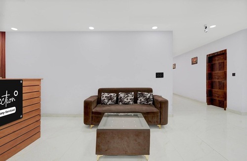 Sector 27 House | Super Collection O Sector 18 Metro station