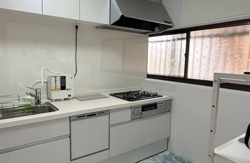 Asahi House | Super Convenient! | 1 Min to Subway | 10 Mins to Umeda | 3 Lines around | House