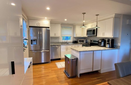 Oak Square House | super convenient 3-bedroom 2-bath house with Backyard in Boston