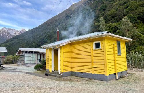 Otira Apartment | Super 'Cosy' Small Basic Cabin in The Middle of National Park and Mountains but near Road and Railway