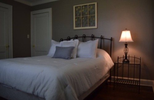 Mission House | Super Cozy Charming Vintage Bungalow