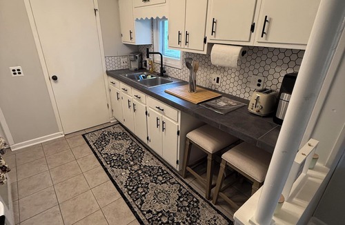 Dearborn Cottage | Super cute cottage in Dearborn
