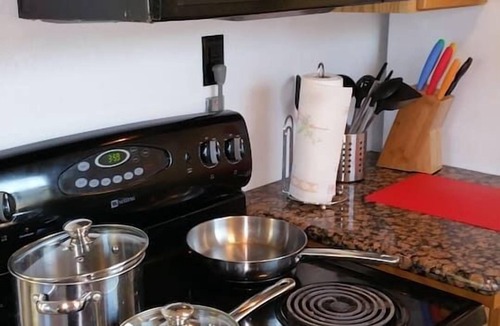 Downtown Klamath Falls House | Super Cute ❤️ Smarthouse HDTV Keurig By Lake Golf Hospital W/D