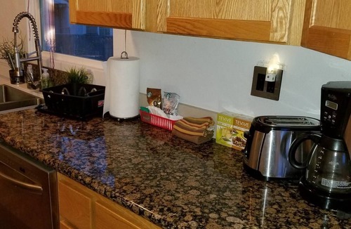 Downtown Klamath Falls House | Super Cute ❤️ Smarthouse HDTV Keurig By Lake Golf Hospital W/D