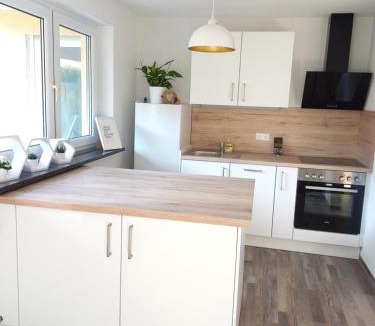 Ebnet Apartment | Super gelegene moderne Wohnung mit Garage in der Nähe des Badestrandes