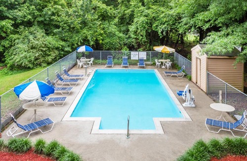 Lightfoot Hotel | Super Inn Williamsburg