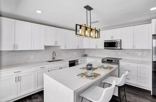 Seybold House | Super Luxury Bayfront Compound