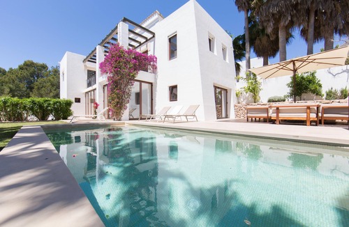 Santa Eulalia del Rio Villa | Super luxury, spacious modern villa ideal for families, walk to beach and town.
