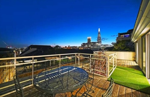 Riverside Apartment | Super Luxury Tower Bridge Views Luxury Sleeps 6