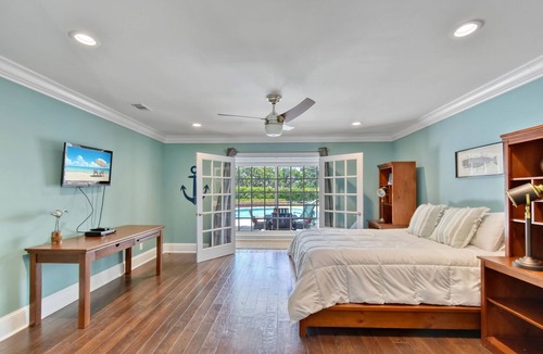 King City House | Super nice 4 bed/4 bath home, south end with private pool - near Village