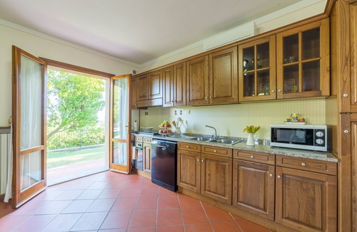 Palaia Villa | Super Panoramic villa for 5 with fast Wifi,Air Cond,Outdoor dining Close to town