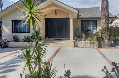 Pasadena House | Super spacious 3BD house with pool and game room