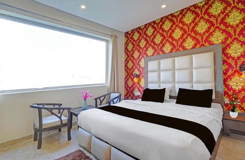 Zirakpur Hotel | Super Townhouse by OYO Old Kalka Ambala Road Formerly Viraj inn
