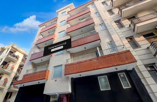 DLF Phase 3 House | Super Townhouse Phase 3 DLF Cyber City