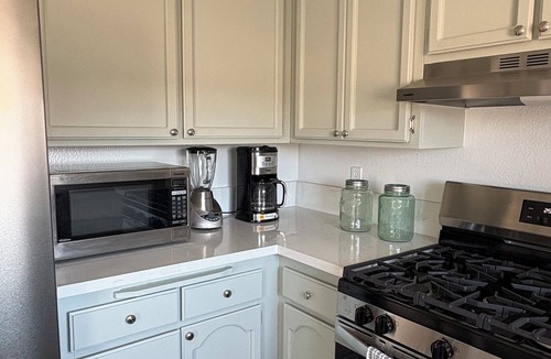 Paramount Condo | Superb 2-bedroom condo in Paramount with AC