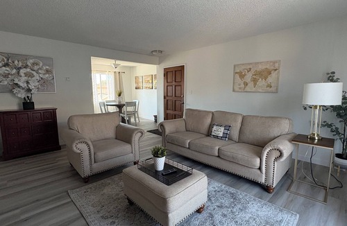 Paramount Condo | Superb 2-bedroom condo in Paramount with AC