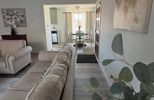 Paramount Condo | Superb 2-bedroom condo in Paramount with AC