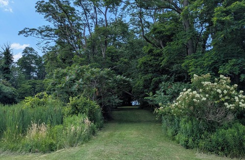 Westfield House | Superb 3-bedroom, 2 bath house on lake erie. 2 min drive to Barcelona Harbor!