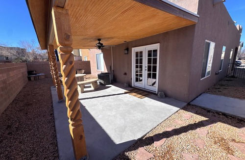 Westgate Heights House | Superb 3-bedroom comfy home located in albuquerque gated community