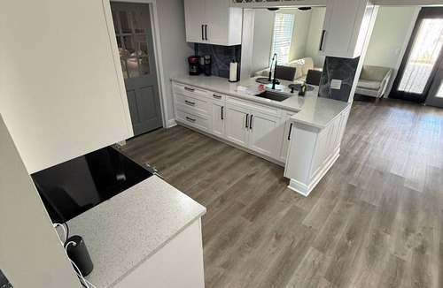 Town N County Park House | Superb 3-bedroom house with one car garage and AC in adorable Tampa neighborhood