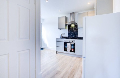 Colchester House | Superb 4 Bed House with Driveway and Garden