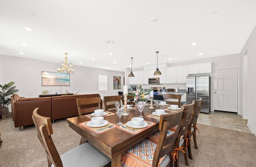 Riverside Villa | Superb 6BD/4BA villa in Riverside with WiFi, King Beds Large space, clean new