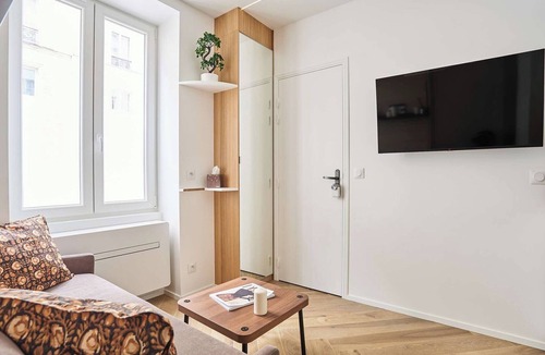 Faubourg Saint-Germain Apartment | Superb AC studio Eiffel Tower/Champ de Mars