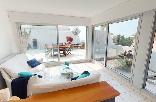 Menton Apartment | Superb air-conditioned apartment with large terrace and parking in Menton