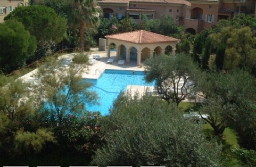 Saint-Tropez City Centre Apartment | SUPERB App with Garden, Town Centre, Air Conditioning, Secure Parking Refined decor