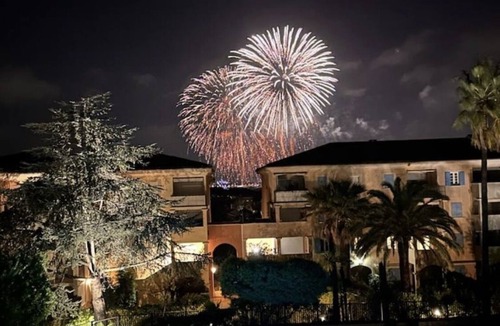 Saint-Tropez City Centre Apartment | SUPERB App with Garden, Town Centre, Air Conditioning, Secure Parking Refined decor