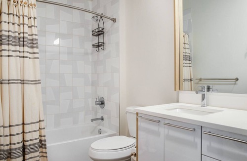 Broadway Apartment | Superb Capitol Hill Studio w/Lounge, BBQ & W/D, nr Park, by Blueground