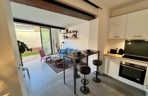 Bordeaux Sud Bed & Breakfast | Superb, completely private apartment with garden and terrace!