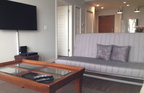 Lower Lonsdale Apartment | Superb Executive 1 Bedroom Apartment Lower Lonsdale