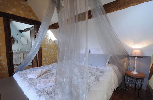 Dorceau Bed & Breakfast | Superb percheronne house surrounded by greenery. the fireplace will warm you up.