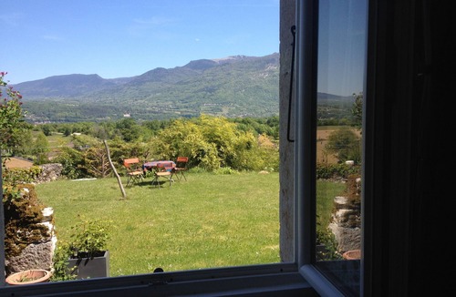 Saint-Martin-de-Bavel Cottage | Superb house with vines and view of the Grand Colombier