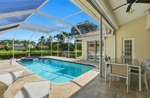 Central Naples Villa | SUPERB LAKESIDE VILLA WITH PRIVATE POOL NAPLES