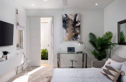 Mount Standfast Cottage | Superb luxury 1-bedroom cottage in gated community with pool and gym