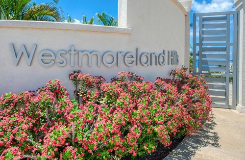 Mount Standfast Cottage | Superb luxury 1-bedroom cottage in gated community with pool and gym