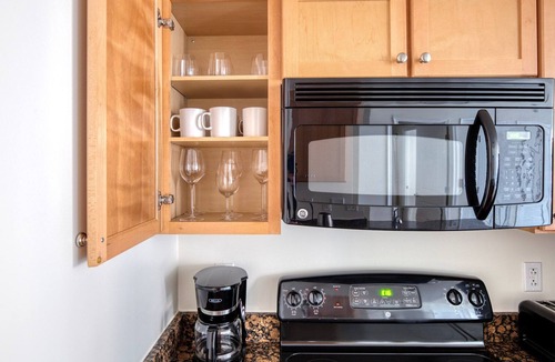 Navy Yard Apartment | Superb Navy Yard 1BR w/Rooftop Pool, nr Nightlife, by Blueground