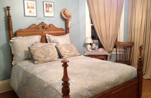 Clearview Cabin | Superb Room for a Romantic Getaway in a Bed and Breakfast in Barrie, Ontario