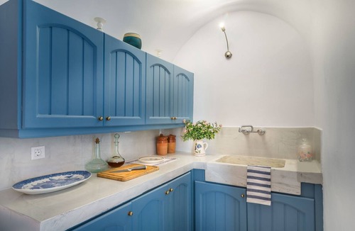 Finikia Villa | Superb Santorini Suites | Fava Eco | Master Suite with Outdoor Private Jacuzzi