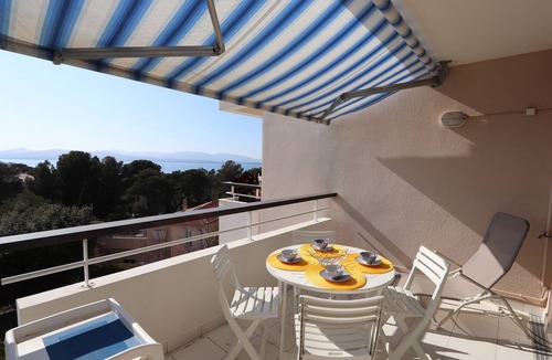 Saint-Raphael Apartment | Superb sea view, air conditioning, swimming pool and private garage