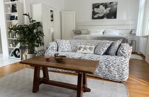 Orszagut Apartment | Superb Studio plus 60 sqm Terrace in the Greens of Buda City Centre