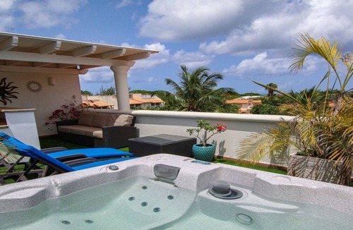 Merlin Bay Apartment | Superb Sugar Hill Apartment With Access To The Gym & Pool Plus The Beach Facilty