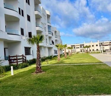 Marina Smir Apartment | Superbe Appartement Colina Smir, vue Piscine, bord de mer, plage de Kabila
